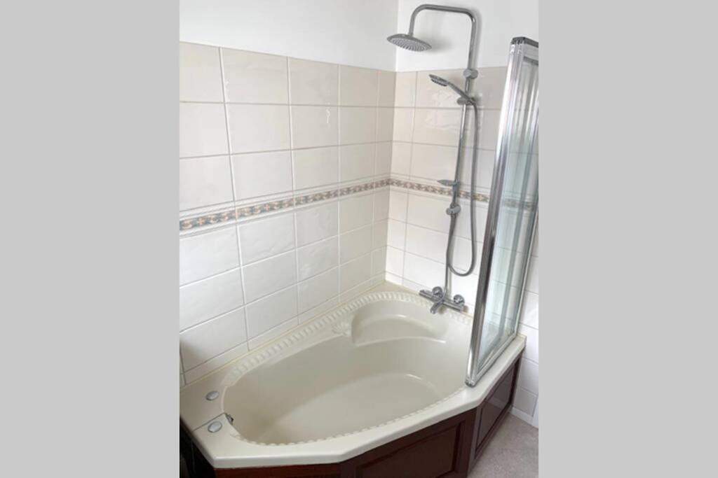Stratford Upon Avon: 2 Bed Town Centre Apartment, Parking For One Car 외부 사진